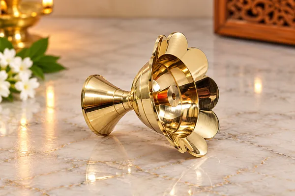 Metal_Lotus_Design_Diya_Oil_Lamp
