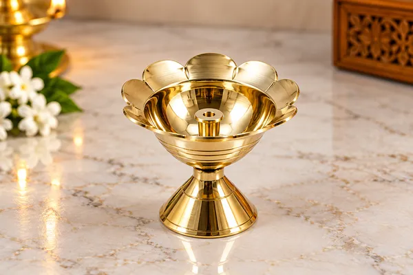 Metal_Lotus_Design_Diya_Oil_Lamp