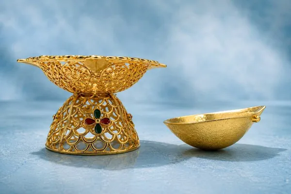 Gold_Plated_Diya_Set_with_Safety_Vati
