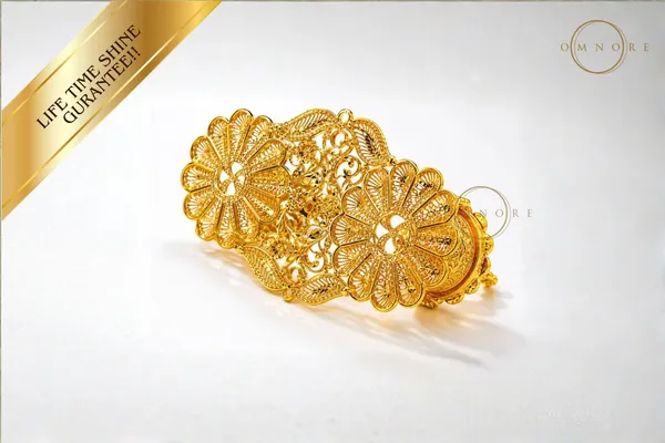 Gold_Plated_Laxmi_Peacock_Kumkum_Box