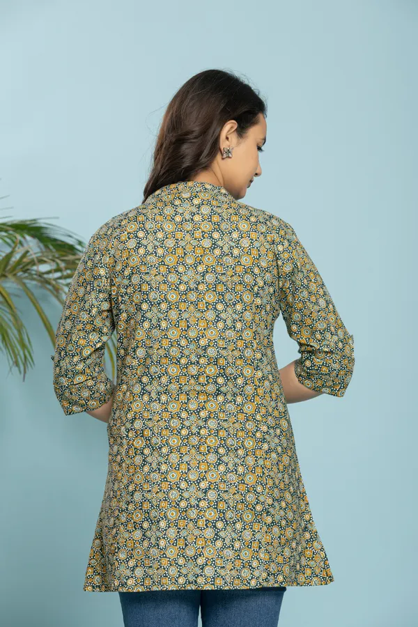 Olive_Green_Cotton_Straight_Short_Printed_Kurta_For_Women