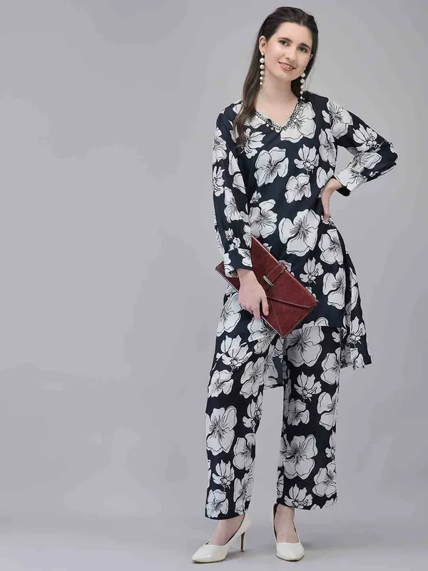 Dark_Blue_Muslin_Asymmetrical_Hemline_Kurta_Pant_Set_For_Women