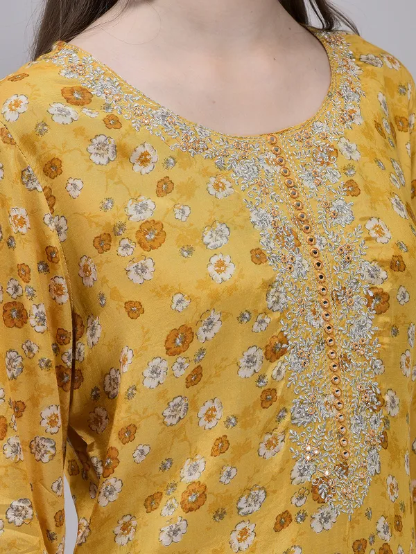 Yellow_Cambric_Cotton_Floral_Printed_Kurta_Set_For_Women