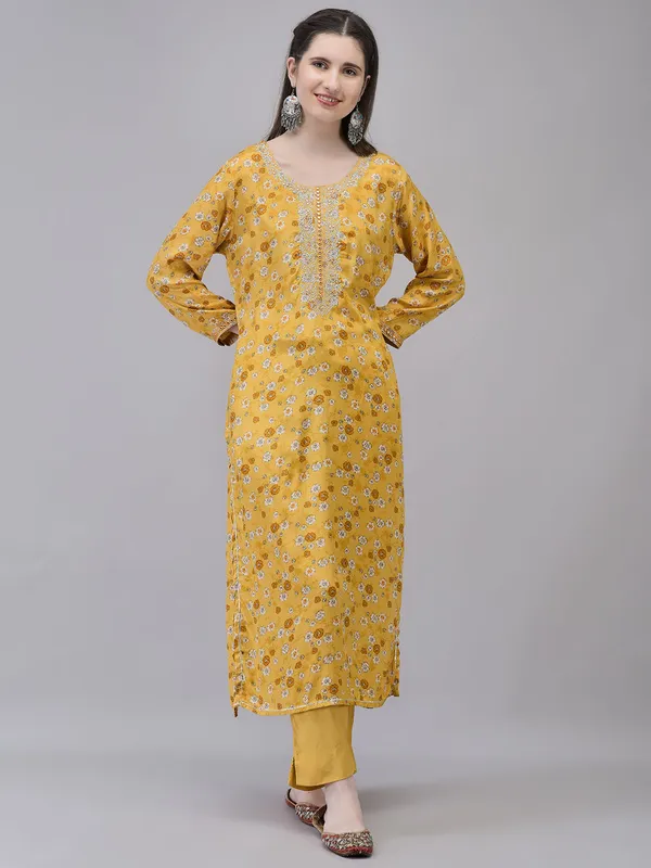 Yellow_Cambric_Cotton_Floral_Printed_Kurta_Set_For_Women