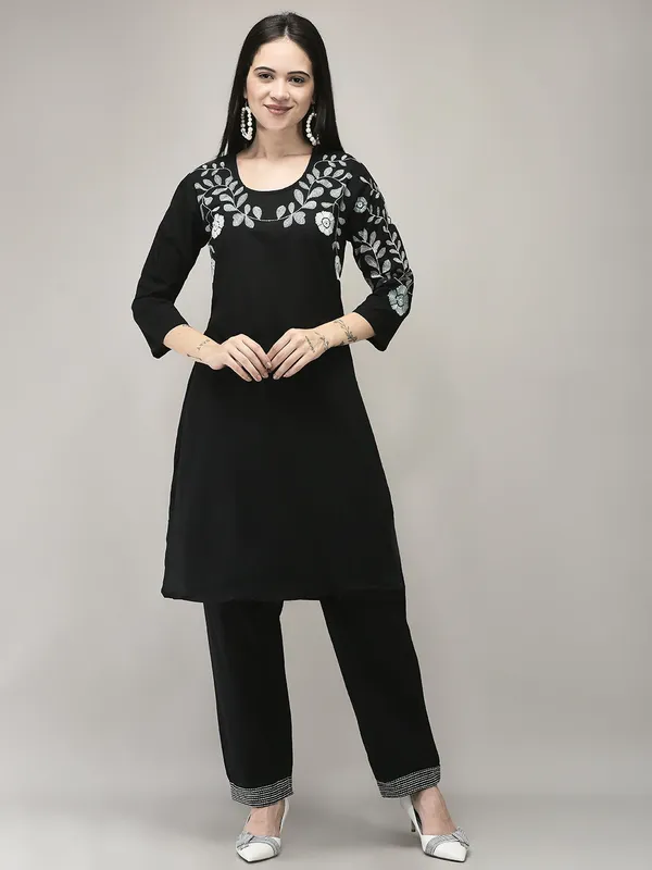 Black_Cotton_Thread_Embroidered_Kurta_Pant_Set_For_Women