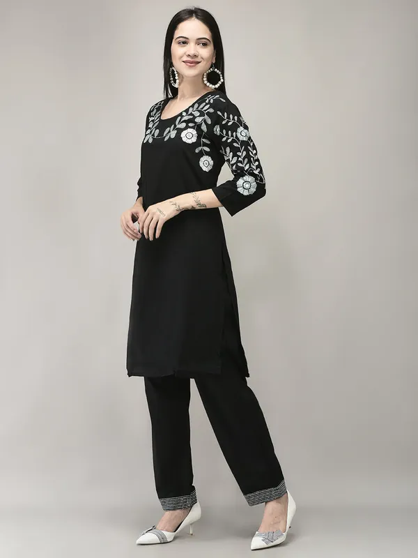 Black_Cotton_Thread_Embroidered_Kurta_Pant_Set_For_Women