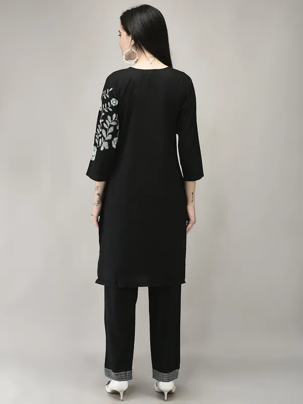 Black_Cotton_Thread_Embroidered_Kurta_Pant_Set_For_Women
