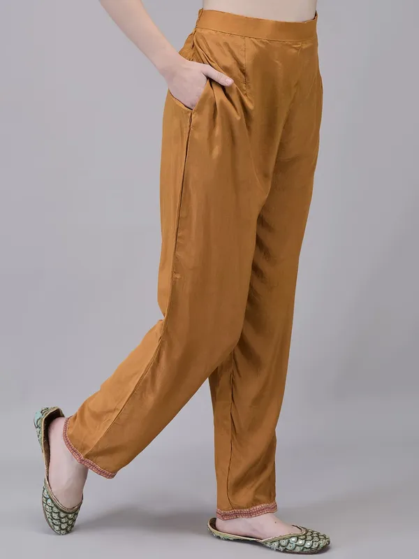 Mustard_Silk_Printed_Straight_Suit_Set_For_Women