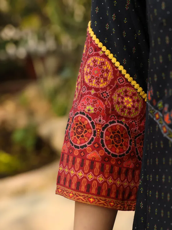 Black_Cotton_Blend_Straight_Motif_Printed_Suit_Set_For_Women