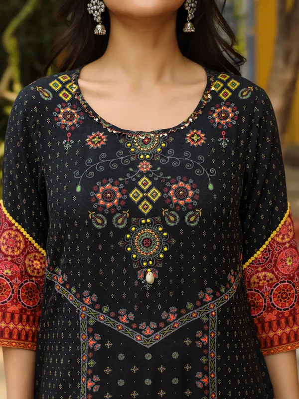 Black_Cotton_Blend_Straight_Motif_Printed_Suit_Set_For_Women
