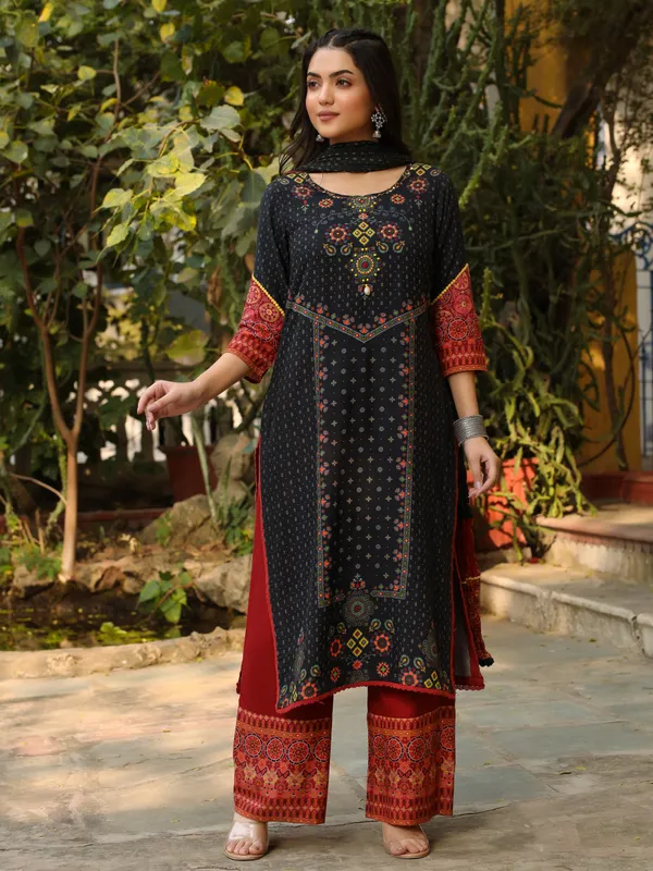 Black_Cotton_Blend_Straight_Motif_Printed_Suit_Set_For_Women