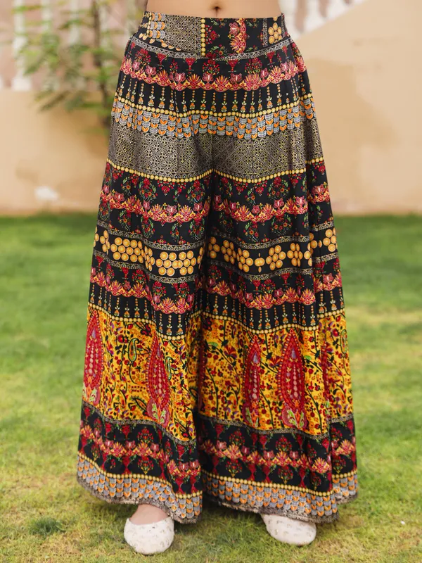 Black_Viscose_Printed_Straight_Kurta_Sharara_Set_With_Dupatta_For_Women