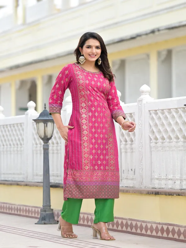 Fuchsia_Pink_Muslin_Printed_Straight_Suit_Set_For_Women