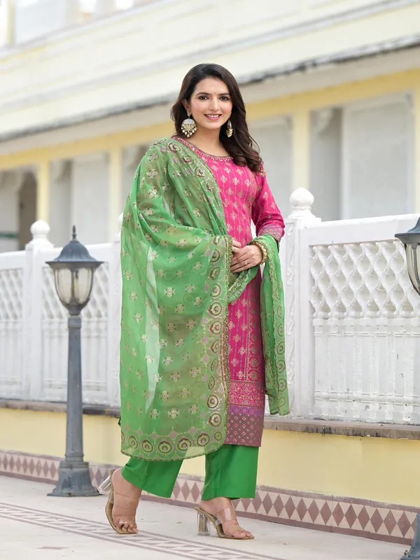 Fuchsia_Pink_Muslin_Printed_Straight_Suit_Set_For_Women