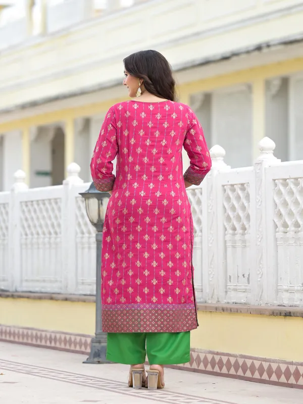 Fuchsia_Pink_Muslin_Printed_Straight_Suit_Set_For_Women