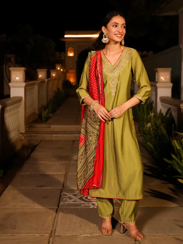 Olive_Green_Viscose_Straight_Zari_Embroidered_Suit_Set_For_Women