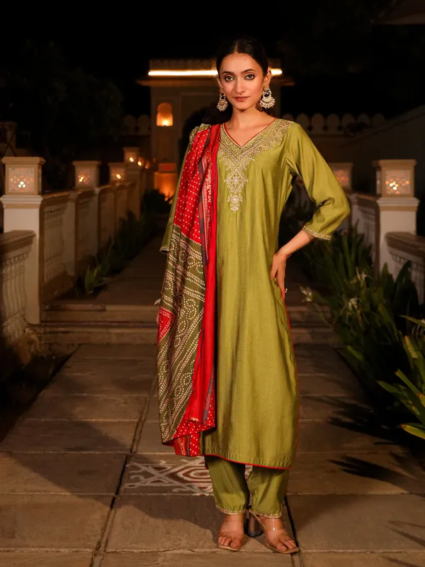 Olive_Green_Viscose_Straight_Zari_Embroidered_Suit_Set_For_Women