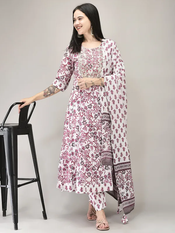 Pink_Cotton_Floral_Printed_Flared_Suit_Set_For_Women