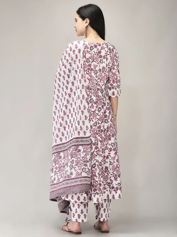 Pink_Cotton_Floral_Printed_Flared_Suit_Set_For_Women