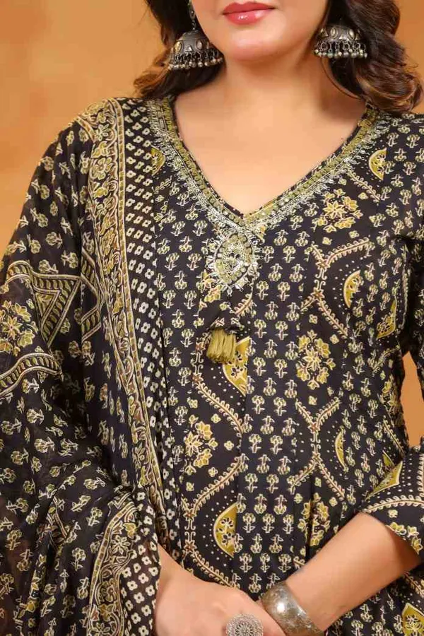 Black_Cotton_Flared_Printed_Suit_Set_For_Women