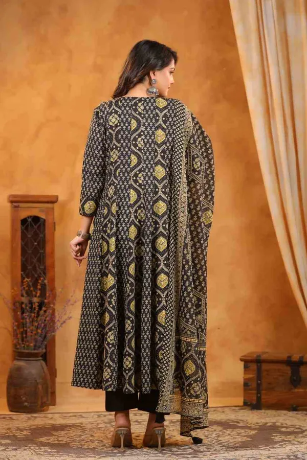 Black_Cotton_Flared_Printed_Suit_Set_For_Women