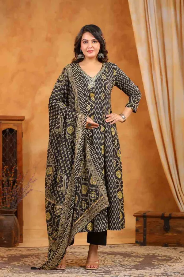Black_Cotton_Flared_Printed_Suit_Set_For_Women