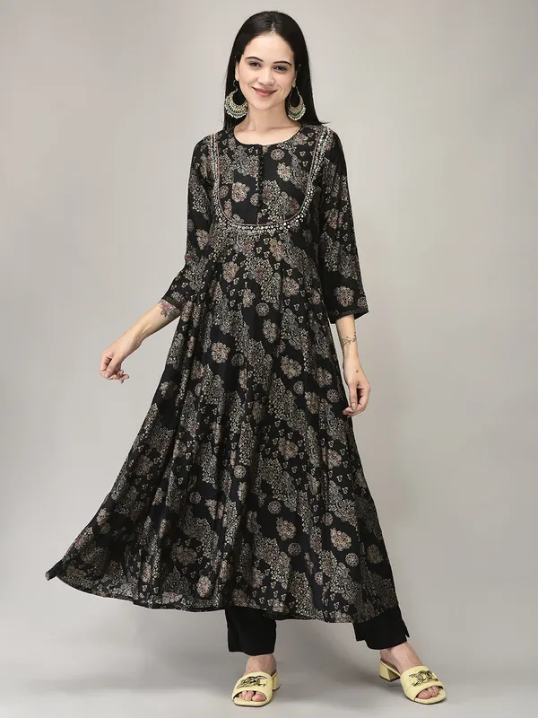 Dark_Blue_Muslin_Floral_Sequin_Embroidered_Straight_Kurta_Suit_Set_For_Women