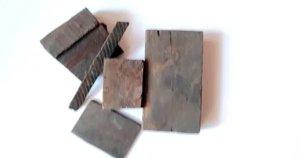 Vinarghya_–_Agar/_Agaru/_Agarkashtha/_Agar_Chandan/_Eagle_Wood/_Krishna_Agaru/_Akil/_Ooda/_Pharsi/_Akilkattai_–_100G