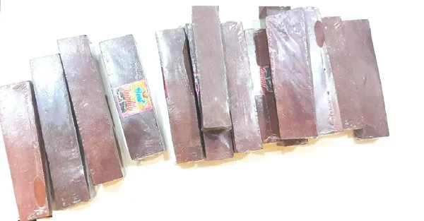 Vinarghya_–_Laminated_Rakta_Chandan/_Red_Sandal_Wood/_Lal_Chandan_/_रक्त_चन्दन_-_100G