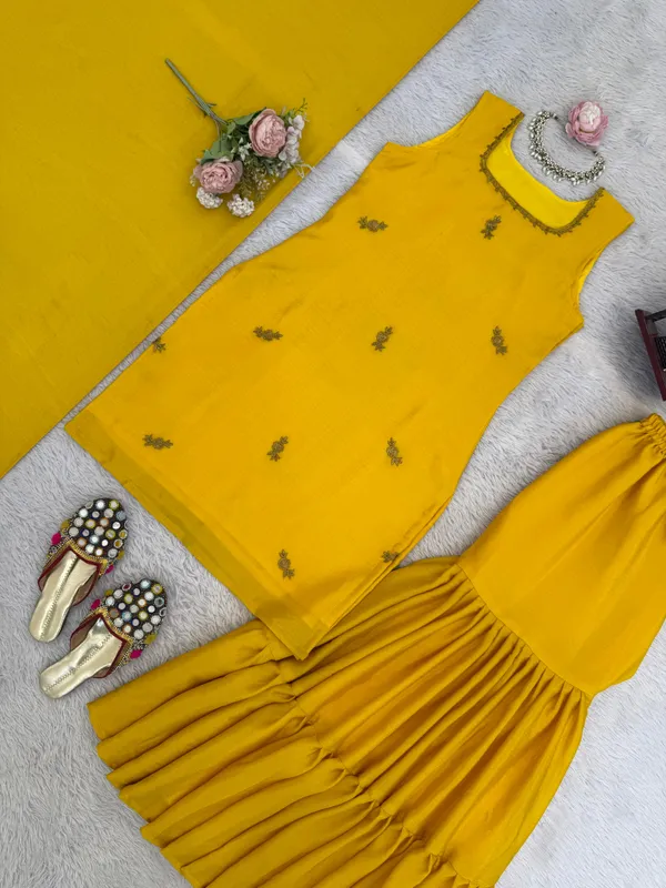 Designer_Sharara_Elegant_Ethnic_Wear_Mehndi_Specail