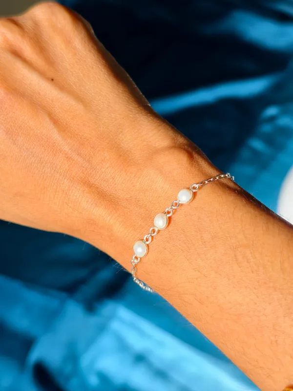 Amara_Tri_Stone_Freshwater_Pearl_Bracelet