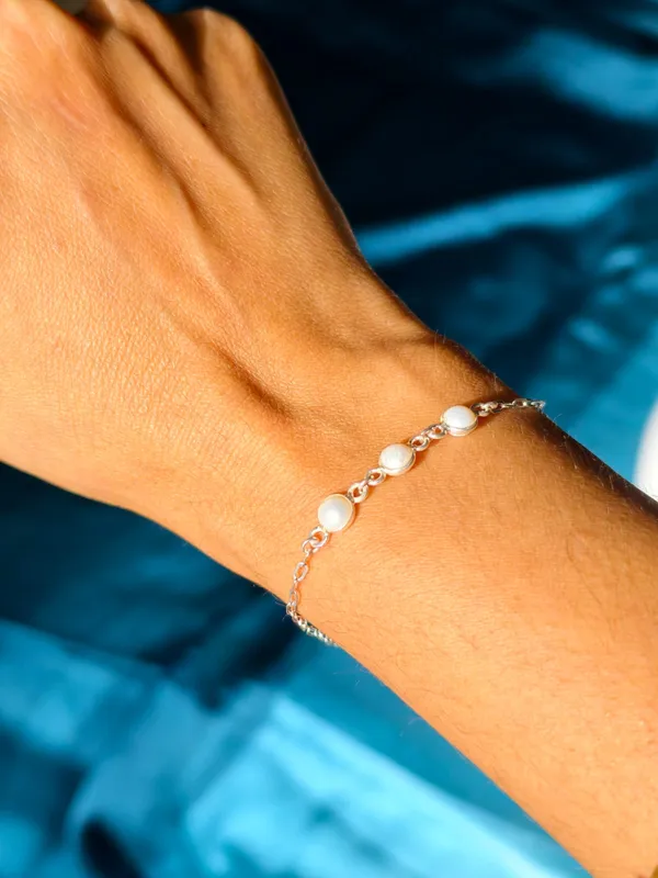 Amara_Tri_Stone_Freshwater_Pearl_Bracelet