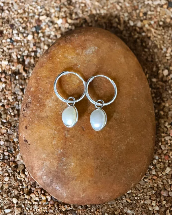 Freshwater_Oval_Pearl_Charm_Hoops