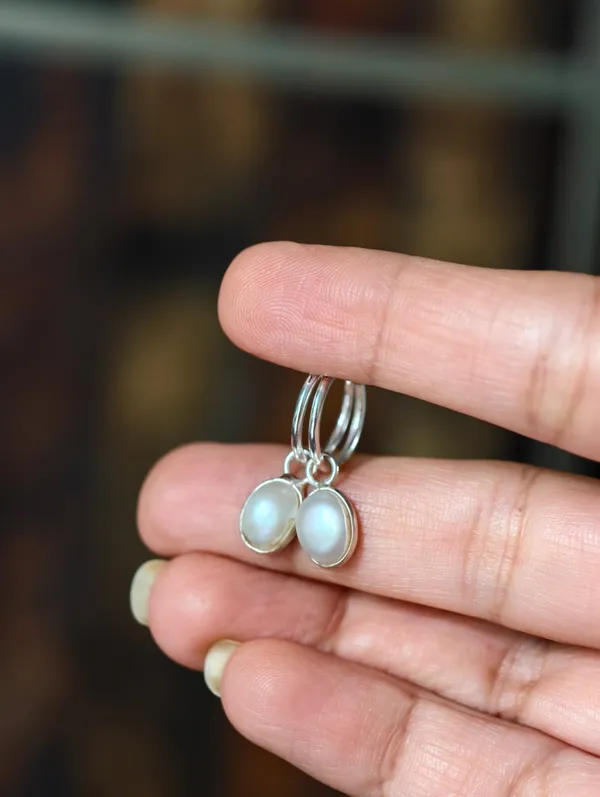 Freshwater_Oval_Pearl_Charm_Hoops