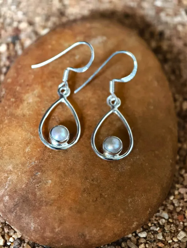 Moonlight_Pearl_Dangle_Earrings