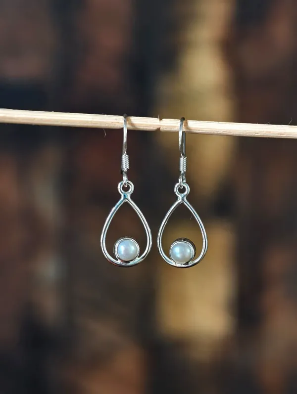 Moonlight_Pearl_Dangle_Earrings