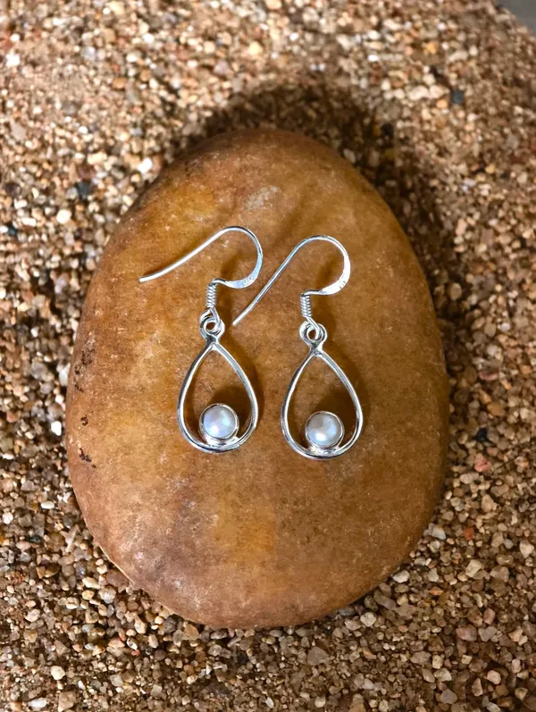 Moonlight_Pearl_Dangle_Earrings