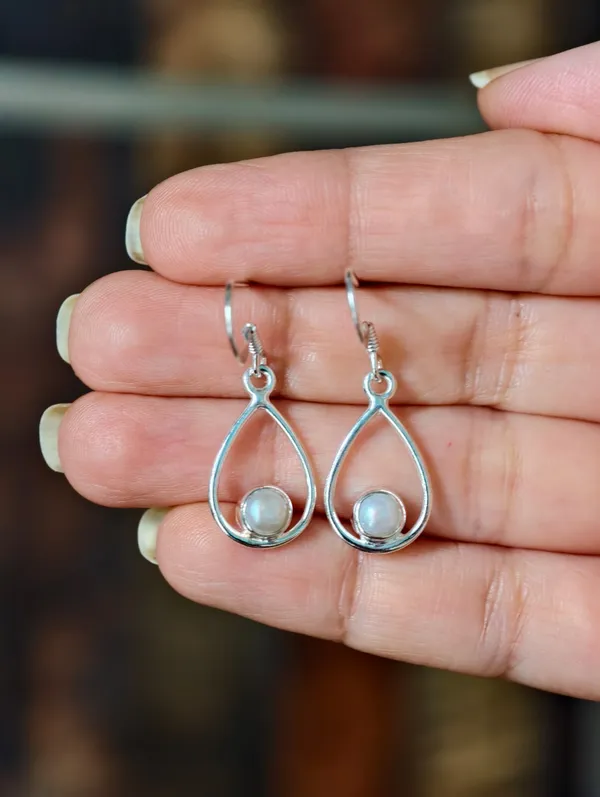 Moonlight_Pearl_Dangle_Earrings