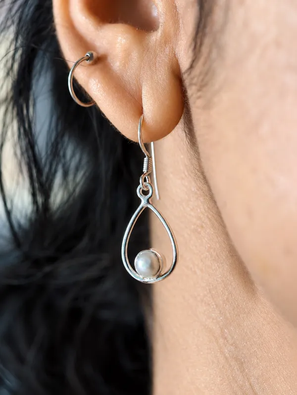 Moonlight_Pearl_Dangle_Earrings
