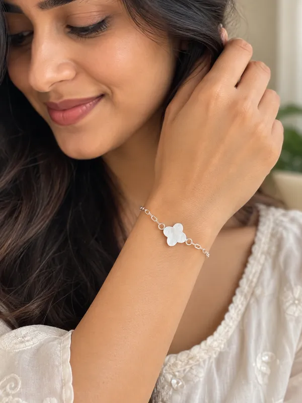 Mother_of_Pearl_Clover_Flower_Bracelet