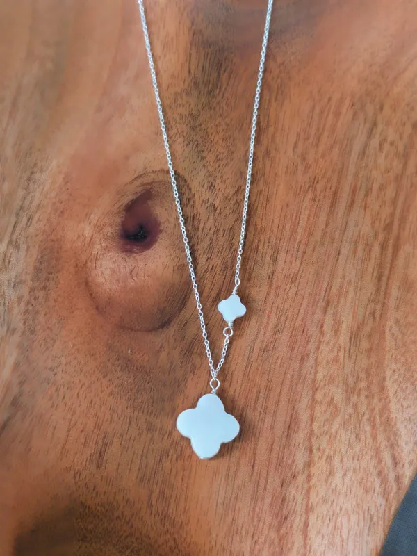 Mother_of_Pearl_Clover_Necklace