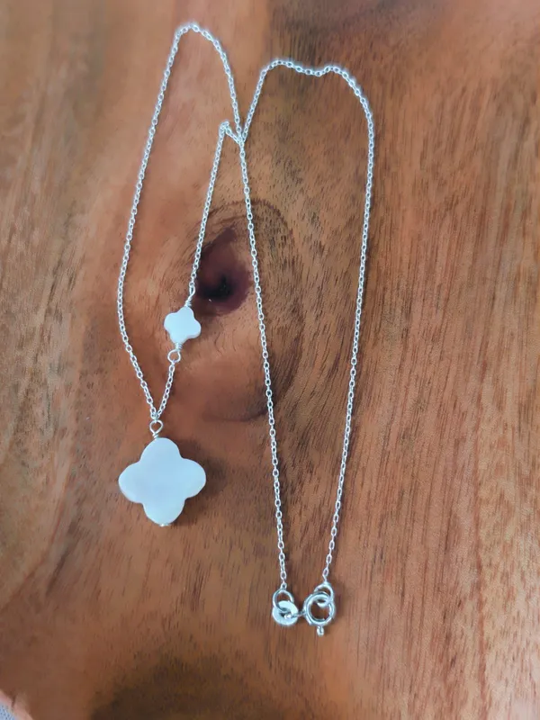 Mother_of_Pearl_Clover_Necklace