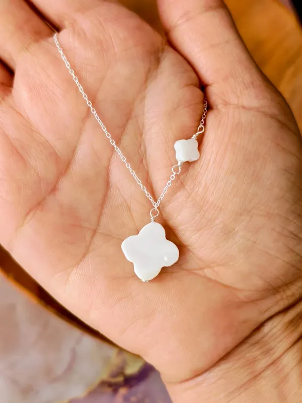 Mother_of_Pearl_Clover_Necklace