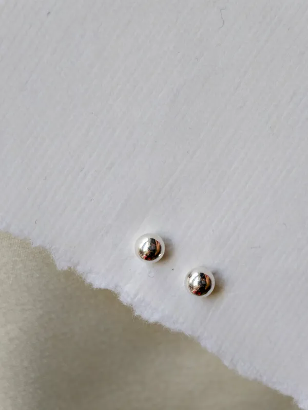 Classic_Round_Stud_Earrings
