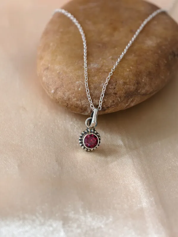 Garnet_Rawa_Pendant_(Without_Chain)