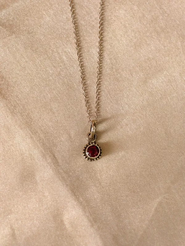 Garnet_Rawa_Pendant_(Without_Chain)
