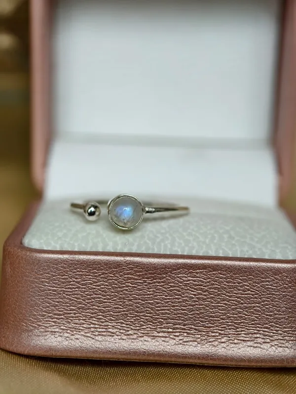 Moonlit_Orbit_Adjustable_Ring