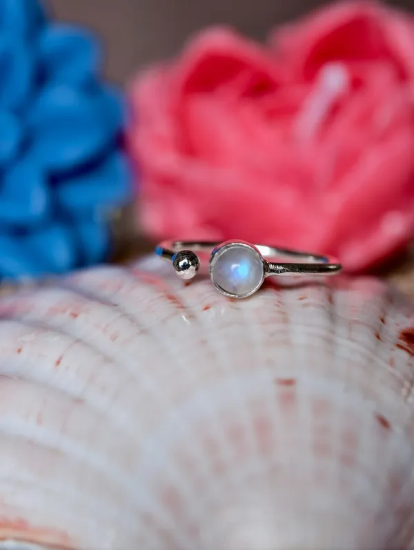 Moonlit_Orbit_Adjustable_Ring