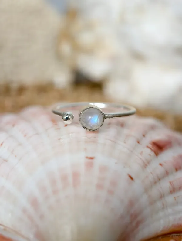 Moonlit_Orbit_Adjustable_Ring