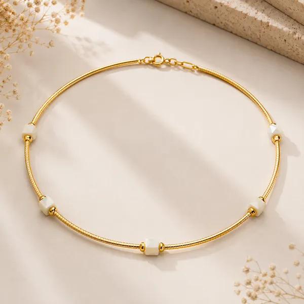 Kanti_With_White_Beads
